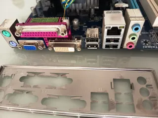 Placa Base Gigabyte GA-H61M-S2PV