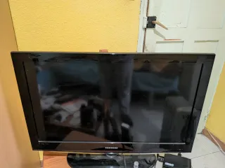 Samsung 32” LCD TV - Funciona perfecto