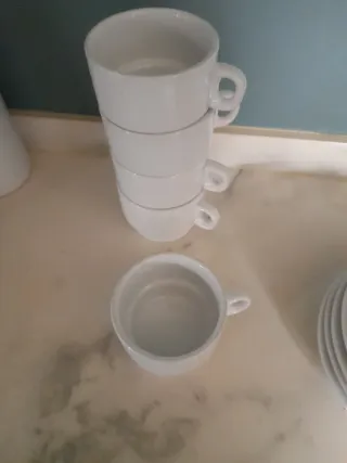 Juego 5 Tazas de Porcelana Blanca