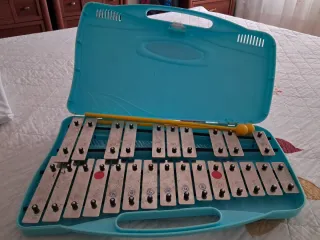 Xilófono infantil con baquetas