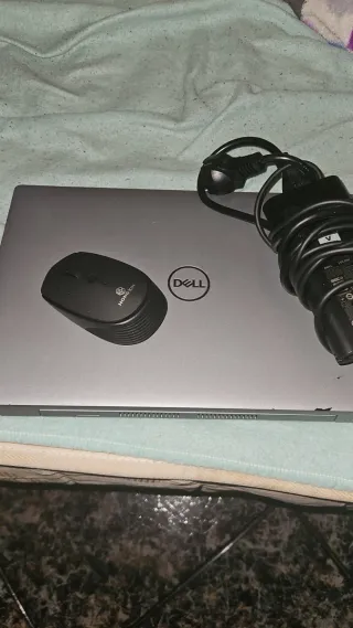 Portátil Dell Gris y Negro