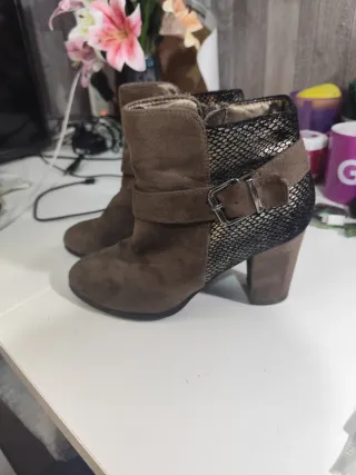 Botines marrones y dorados