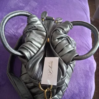 Bolso gris plateado nuevo.