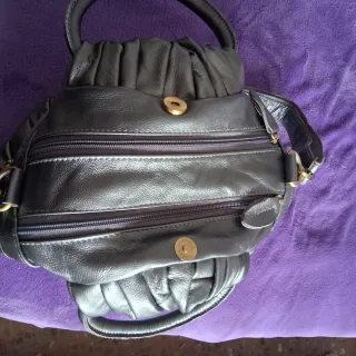 Bolso gris plateado nuevo.