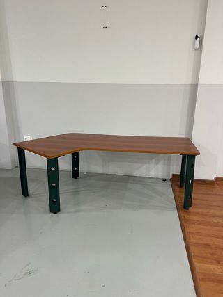 Mesa de despacho angular madera y metal