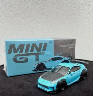 Coche a escala 1:64 Toyota GR86 Baby Blue