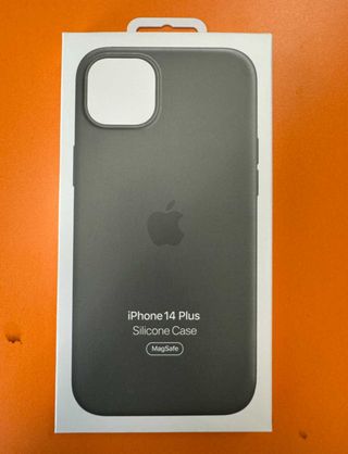 Custodia iPhone 14 Plus in silicone verde oliva