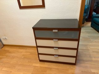 Cajonera de madera y cristal