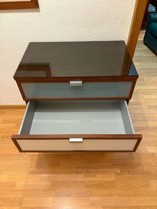 Cajonera de madera y cristal