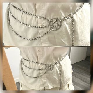 Cinturón-cadena plateada con diseño estrella.