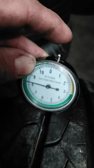 Neumático 215/75/16