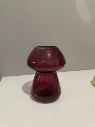 Jarrón de cristal morado