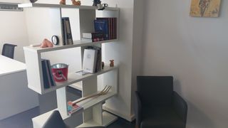 Mobiliario de oficina: mesas, sillas y armarios