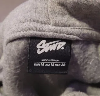 Sudadera gris con logo