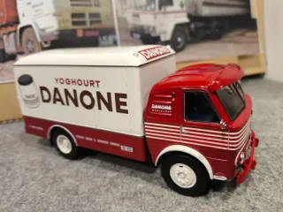 Camión Pegaso  Danone