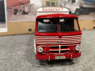 Camión Pegaso  Danone