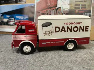 Camión Pegaso  Danone