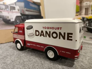 Camión Pegaso  Danone