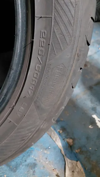 Neumático 225/50/17