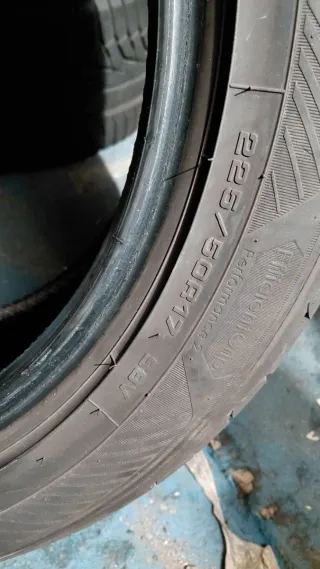 Neumático 225/50/17