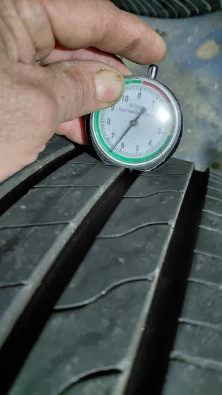 Neumático 225/50/17