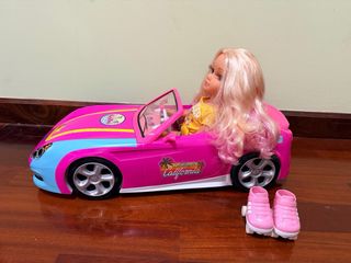 Nancy California con Coche y Patines