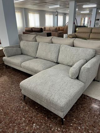 Nuevo sofa chaiselongue comodo