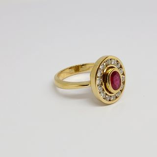 Sortija Oro 18k con Cuarzo Rojo y Diamantes