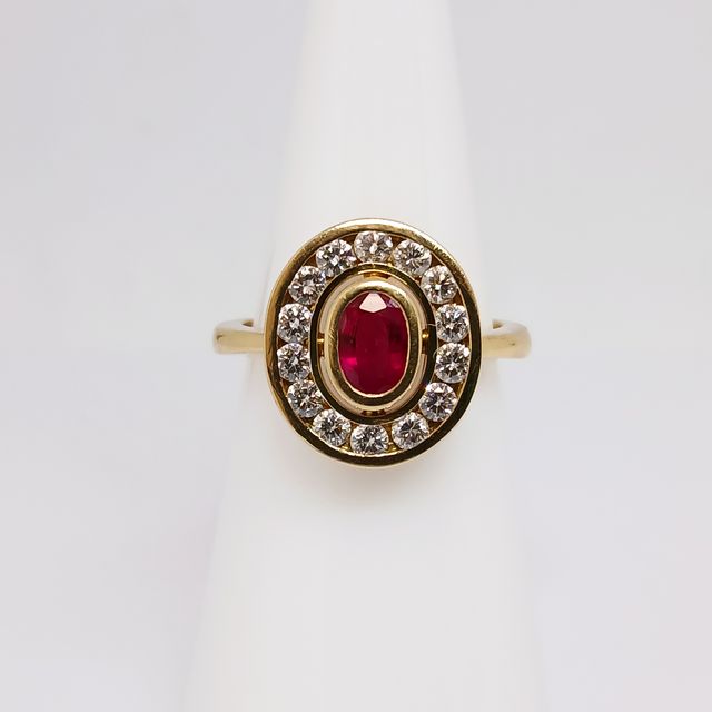 Sortija Oro 18k con Cuarzo Rojo y Diamantes