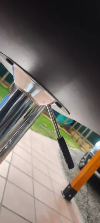 Mesa y taburete estilo bar pub