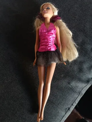 Barbie Mattel con abito rosa e nero