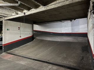 Garaje en venta en Castillejos en Madrid