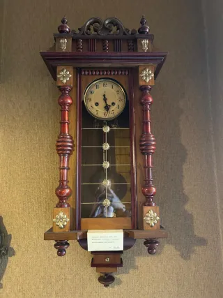 Orologio a pendolo da parete in legno