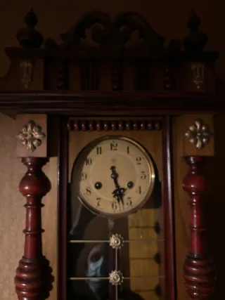 Orologio a pendolo da parete in legno