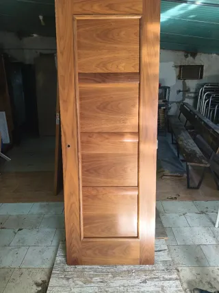 2-Puerta madera maciza