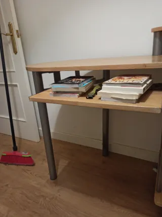 Mesa de escritorio madera y metal