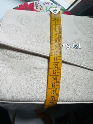 Bolso Desigual bordado beige