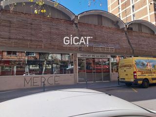 Local comercial en venta en El Turó de la Peira en Barcelona