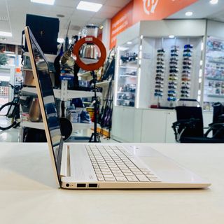 PORTÁTIL HP RYZEN 7 5700U 16GB RAM 512GB SSD + CARGADOR