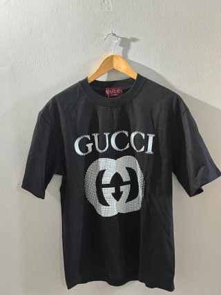 Camiseta Gucci Negra Logo Plateado