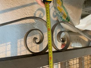 Puerta de hierro forjado