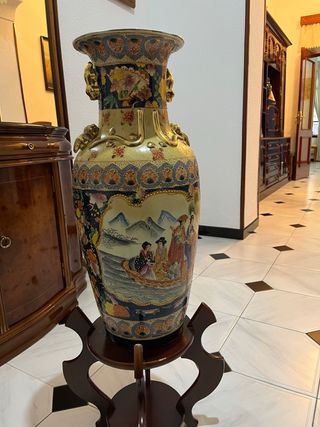 Jarrón de cerámica grande decorado