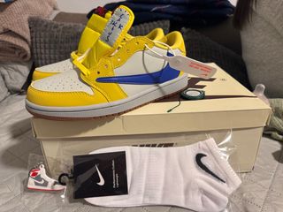 Nike Travis Scott Amarillo y Azul