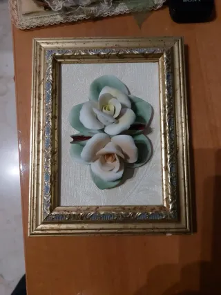 Quadretto con rose in ceramica