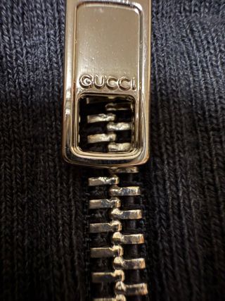 Chaqueta Gucci Negra con Capucha y Rayas