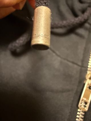 Chaqueta Gucci Negra con Capucha y Rayas