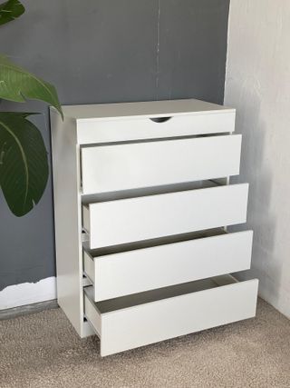 Comoda de 4 cajones + espejo en oferta