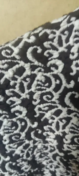 Chaqueta de cachemir marrón y blanco