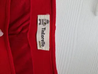 Vestido rojo formal con cinturón