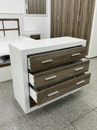 Comoda nueva de 4 cajones en oferta